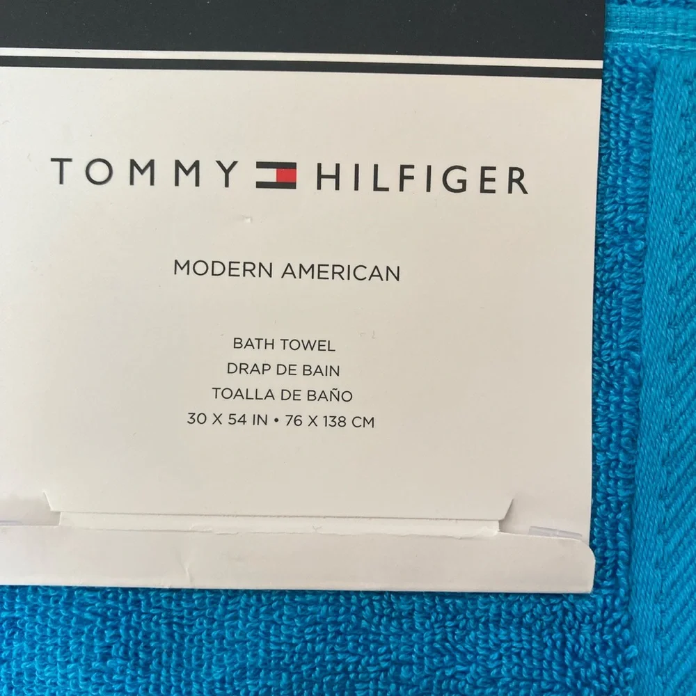 BNWT Tommy Hilfiger bath towel